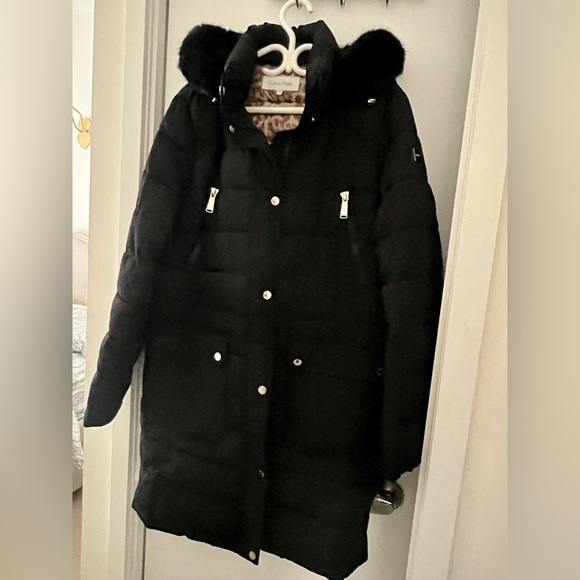 Calvin Klein puffer coat with gold detailing, leopard print lining. - Picture 8 of 9
